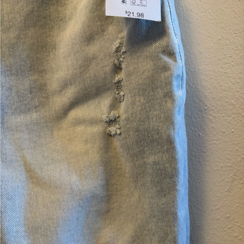 Time and Tru Women's High-Rise Mom Jeans - Light Wash Distressed Ankle Denim - Picture 4 of 11